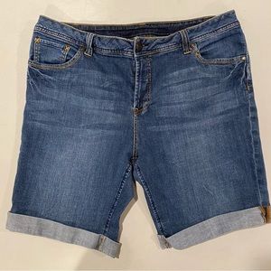 Faded Glory Stretch Denim Shorts, Size 18. medium Wash